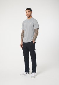 CLOSURE London STACKED SCRIPT  TEE - Majica kratkih rukava s printom - grey