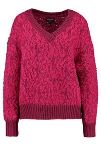 Flauschiger, tiefroser Strickpullover mit V-Ausschnitt, lockerer Passform sowie gerippten Bündchen und Saum. Das strukturierte Muster sorgt für visuelles Interesse.