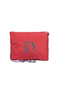 Rode nylon etui met ritssluiting, voorzien van "1853" en een grafisch ontwerp in grijs. Inclusief een marineblauwe koord met een clip voor de sluiting.
