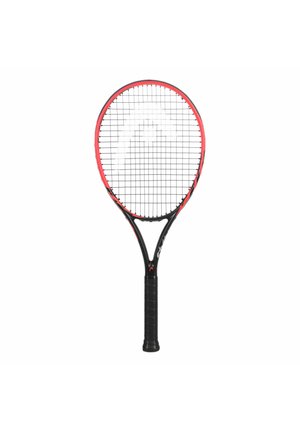 Raqueta de tenis con marco negro y rojo, empuñadura negra y cuerdas blancas tensas, mostrada en posición vertical sobre un fondo blanco.