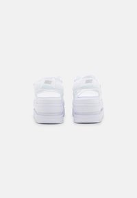 Nike Sportswear ICON CLASSIC - Sandales à plateforme - white/pure platinum
