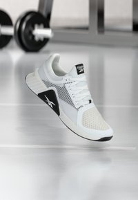 Pasirinkta, white/black