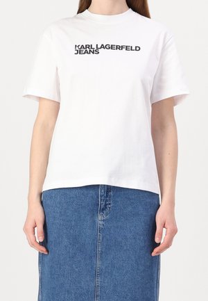 Biała bawełniana koszulka z krótkimi rękawami i okrągłym dekoltem, z wyraźnym czarnym logo „KARL LAGERFELD JEANS” na piersi.