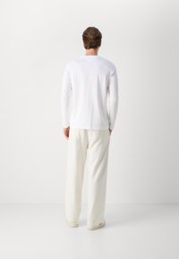 Tommy Hilfiger STACK TEE - Maglietta a manica lunga - white