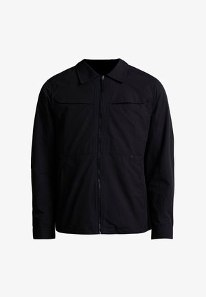 Schwarze Jacke mit langen Ärmeln, Frontreißverschluss, Kragen und dezenten Nahtdetails, vor weißem Hintergrund dargestellt.