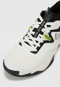 EA7 Emporio Armani Tenisové boty na všechny povrchy - white/black