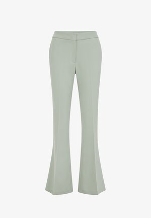 Pantaloni a zampa di colore verde chiaro realizzati in un tessuto liscio, con vita aderente, lievi pieghe e un aspetto pulito e su misura.