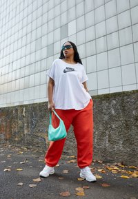 Nike Sportswear CLUB TEE - Marškinėliai su spaudiniu - white