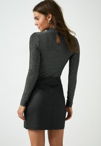 Next COATED ZIP - A-linjainen hame - black
