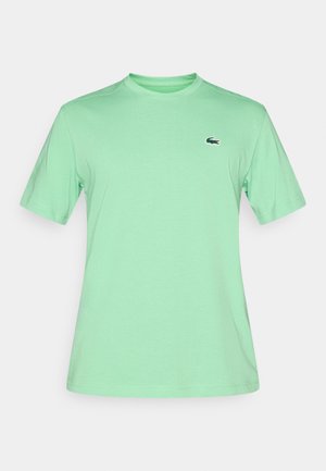 Camiseta de manga corta verde claro hecha de algodón, con un escote redondeado y un pequeño logotipo bordado en el pecho.