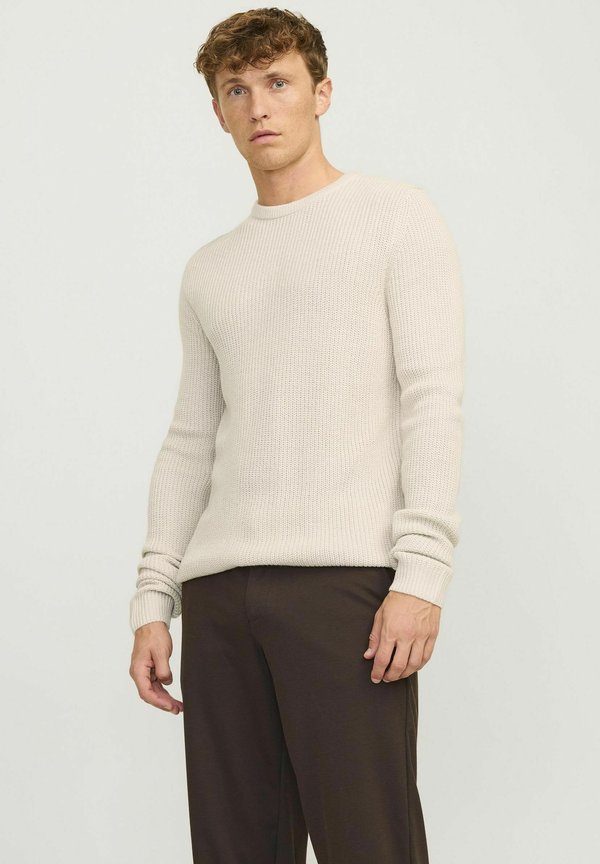 MIT RUNDHALS - Strickpullover - moonbeam