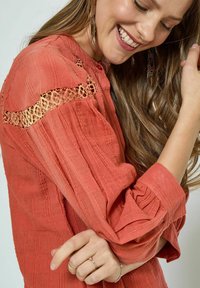 PEPPERCORN TAMARA 3/4 SLEEVE  - Bluza - mecca orange