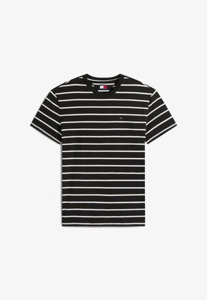 T-shirt noir à col rond avec des rayures horizontales blanches et un petit logo rouge, blanc et bleu sur le côté gauche de la poitrine.