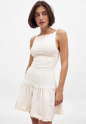 NA-KD, OPEN BACK MINI FRILL - Päevakleit - white