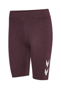 Bordeauxrote Sportshorts aus weichem, elastischem Stoff. Sie verfügen über einen glatten Bund und ein weißes Chevron-Logo auf der linken Seite.