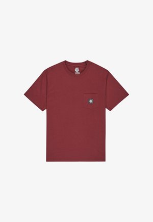 Bordeaux t-shirt van katoen, met een borstzakje en een klein zwart logo label, ronde hals en korte mouwen.