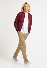 Carhartt WIP MASTER PANT - Pantaloni - leather