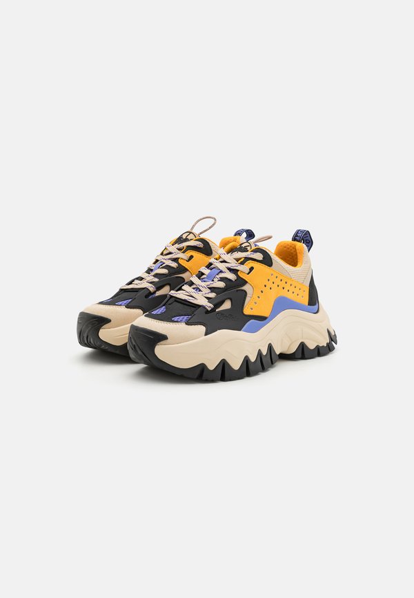 TRAIL ONE - Trainers2