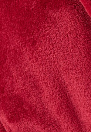 Tessuto di velluto rosso con una superficie morbida e strutturata. Il materiale appare spesso e accogliente, ideale per il calore e il comfort.
