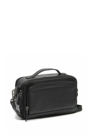 Borsa in pelle nera con un design compatto, dotata di doppia cerniera, manico superiore e tracolla staccabile per maggiore versatilità.
