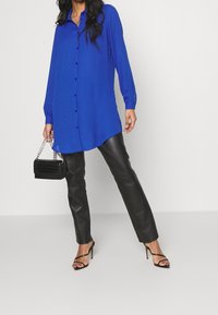 VILA Blus - royal blue