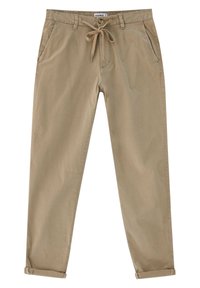 Beige chinos med avslappnad passform, dragsko i midjan och uppvikta muddar. Har två sidofickor och en slät, mjuk textur.
