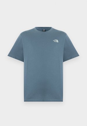 Blaues T-Shirt mit Rundhalsausschnitt und kurzen Ärmeln, mit kleinem weißen The North Face-Logo auf der linken Brust.
