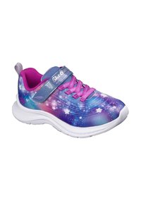 Zapatillas Skechers con un patrón de galaxia en púrpura, azul y rosa, que presentan una correa, cordones rosas y una suela blanca con un diseño texturizado.