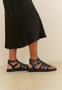 Next - FOREVER COMFORT GLADIATOR STANDARD - Sandalen - black Miniatuurafbeelding 1