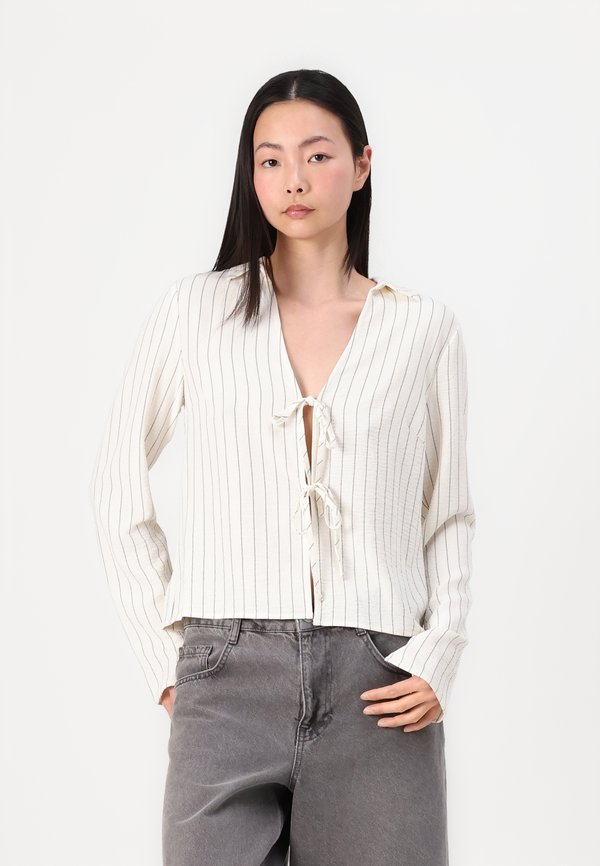 ONLMETTE PINSTRIPE TIE SHIRT - Blouse4
