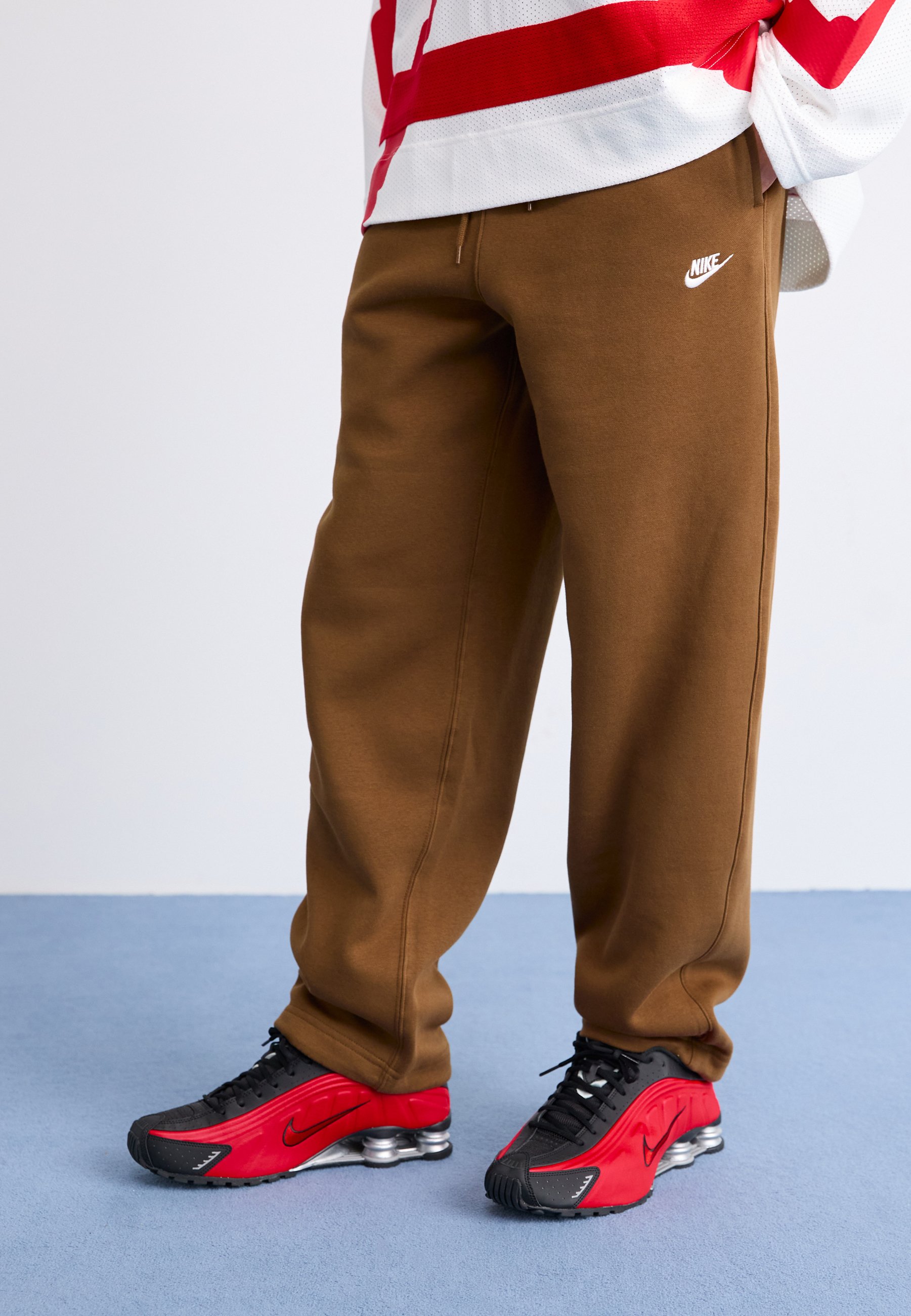 Nike Sportswear BUNGEE PANT Jogginghose mosswood brown/white