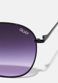 QUAY AUSTRALIA JEZABELL - Sluneční brýle - black/purple