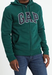 GAP Jersey con capucha - dark green
