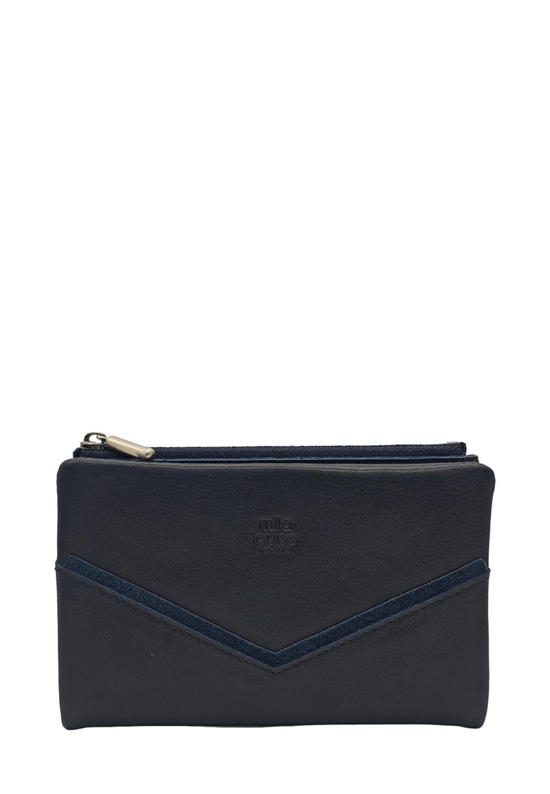 Portefeuille en cuir bleu marine avec une fermeture éclair, doté d'un accent en chevron d'une teinte plus sombre, texture lisse et logo embossé à l'avant.