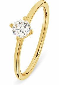 Anello d'oro con una gemma tonda e trasparente incastonata in quattro griffe, dotato di una fascia liscia e lucida e una superficie morbida.