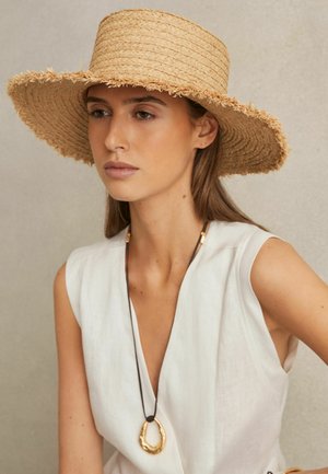 Reiss, Hattu - natural