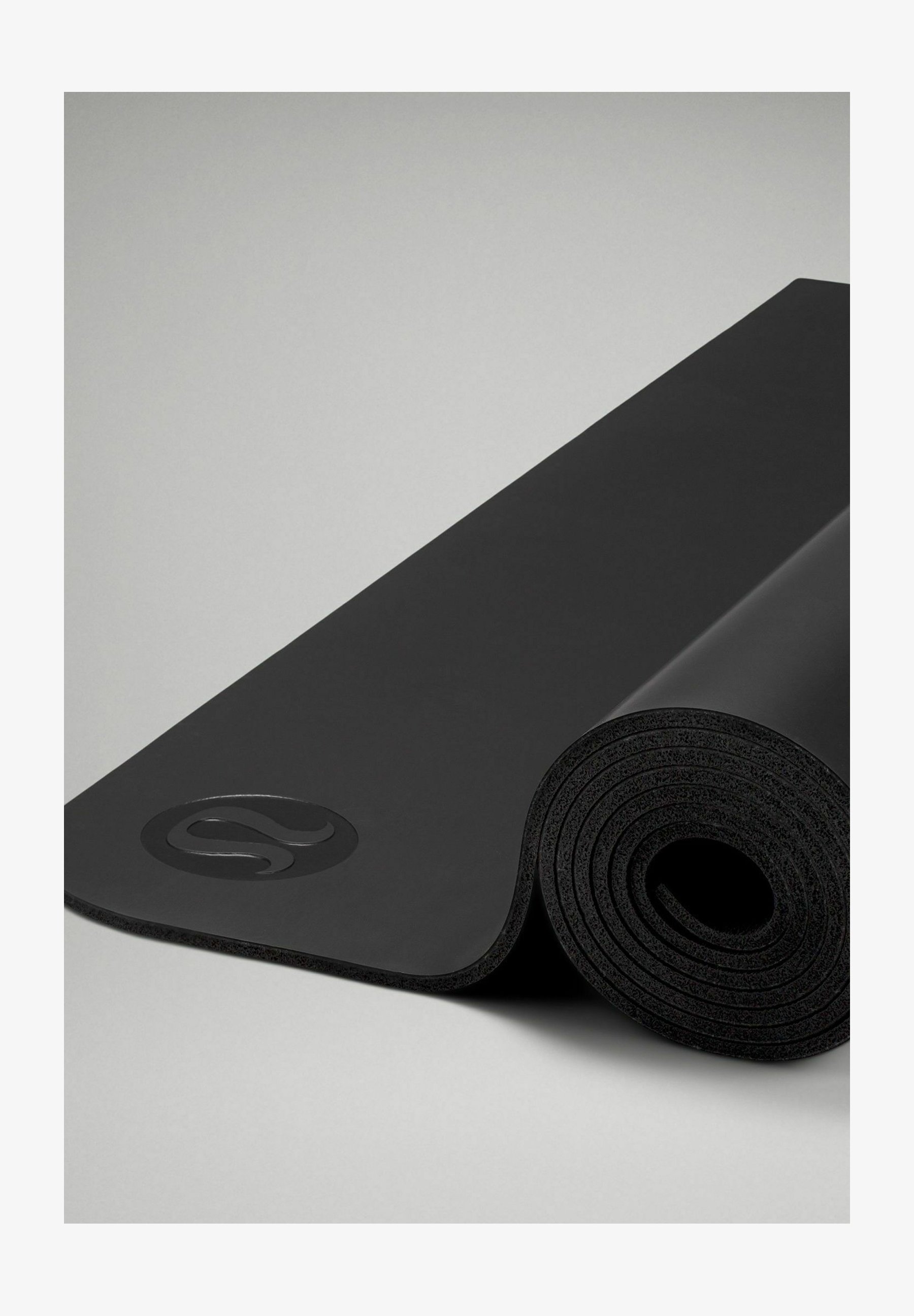 BLACKROLL® MAT - L'originale. Tappetino Da Ginnastica In Nero.Il Tappetino Ammortizzato Per Allenamento, Yoga, Pilates - 65 Cm X 185 Cm + GYMBAG
