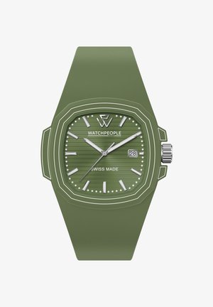 Reloj de goma verde con caja octagonal, esfera texturizada, acentos plateados, función de fecha y etiqueta "SWISS MADE". Diseño minimalista.