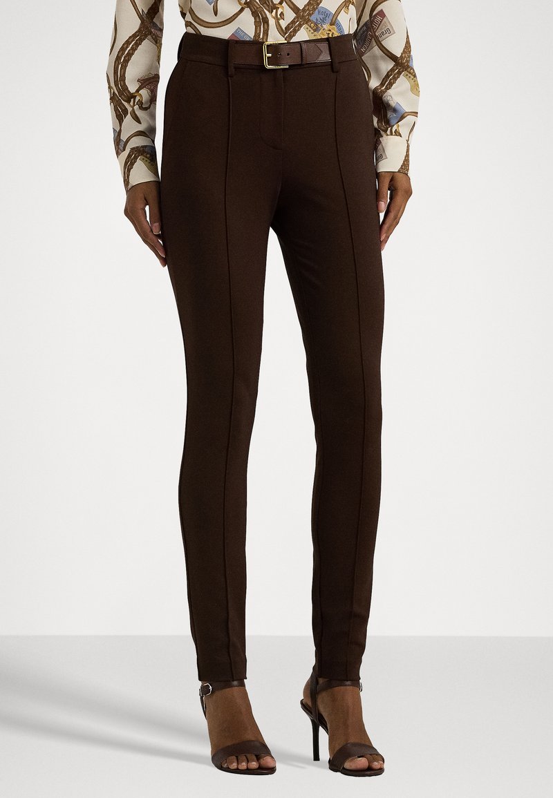 Lauren Ralph Lauren - BUCKLE TRIM PLEATED PONTE ANKLE PANT - Trousers - circuit brown, Enlarge
