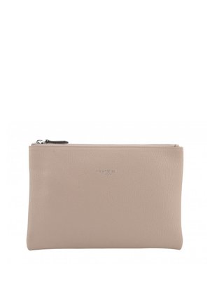 Pochette rectangulaire en cuir beige avec fermeture éclair sur le dessus et marquage discret embossé au centre.
