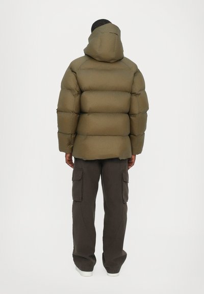CLOSED PUFFER JACKET - Winter jacket - marsh green