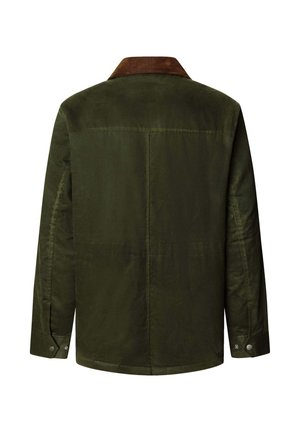 Prenda verde con una textura suave, que presenta un cuello de pana marrón, mangas largas y botones a presión en los puños.