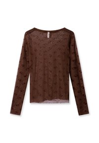 Top marrón translúcido de manga larga con una textura sutilmente estampada, con cuello redondo y dobladillo ligeramente recortado.