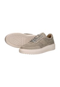 Grijze sneakers met een bovenwerk van textured leer, voorzien van een rubberen zool en vetersluiting, subtiele patronen en contrasterende accenten.