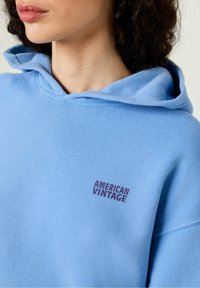 American Vintage IZUBIRD - Ikdienas džemperis - celeste vintage