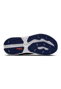 Suela de la zapatilla de running Brooks Revel Max, con una parte inferior de goma azul, entresuela blanca, textura con patrón y el logo de "Brooks" en color naranja.