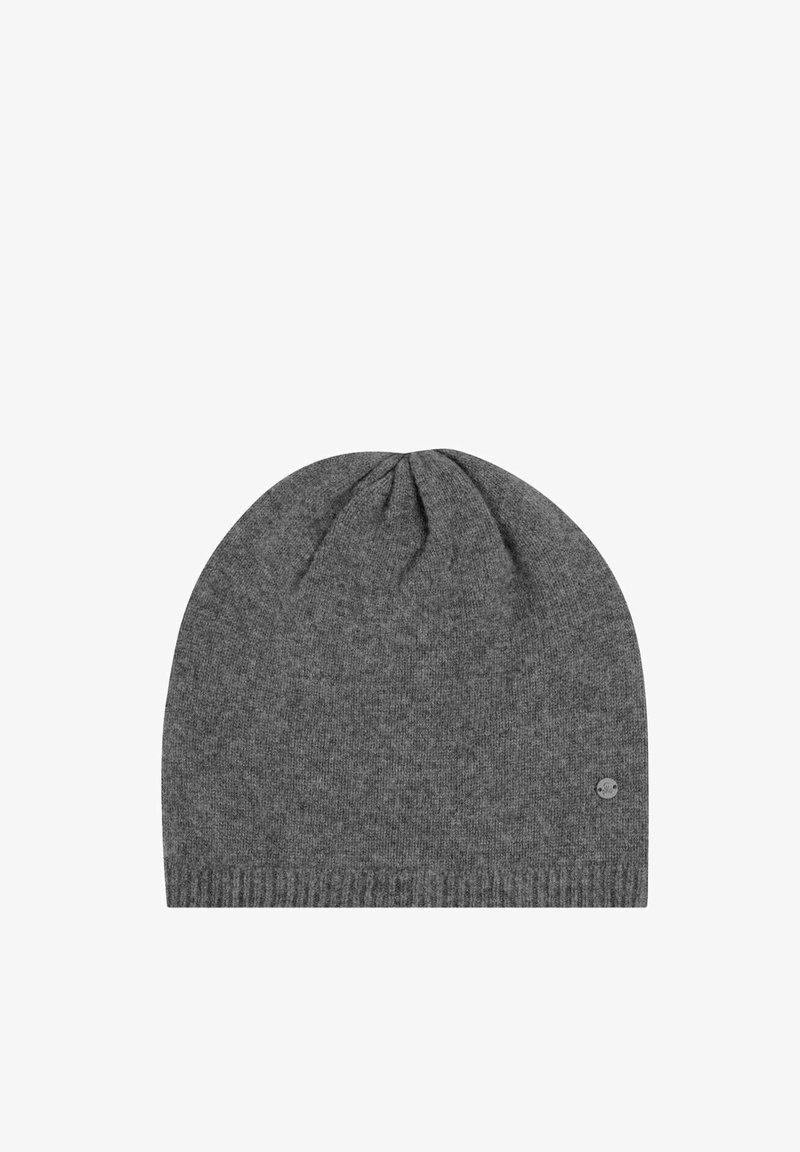 Gorro de punto gris con parte superior redondeada y puño acanalado, hecho de un material suave. Incluye un pequeño detalle de logo en el lateral.