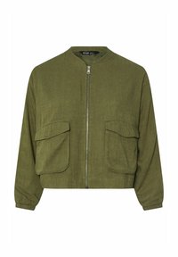Giacca bomber verde oliva realizzata in tessuto testurizzato, con zip frontale, due tasche a patta e polsini elasticizzati.