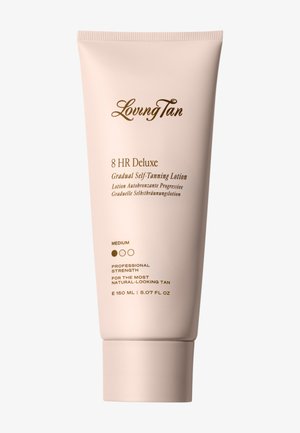 Tube de lotion autobronzante progressive Loving Tan 8 HR Deluxe, teinte moyenne, 150 ml, puissance professionnelle pour un bronzage au rendu naturel.
