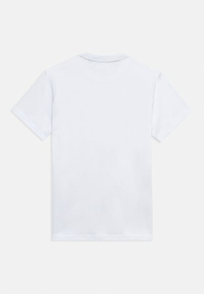 Λευκό απλό κοντομάνικο T-shirt, απλωμένο επίπεδα, με θέα από πίσω, με στρογγυλή λαιμόκοψη και καθαρό, λείο ύφασμα.